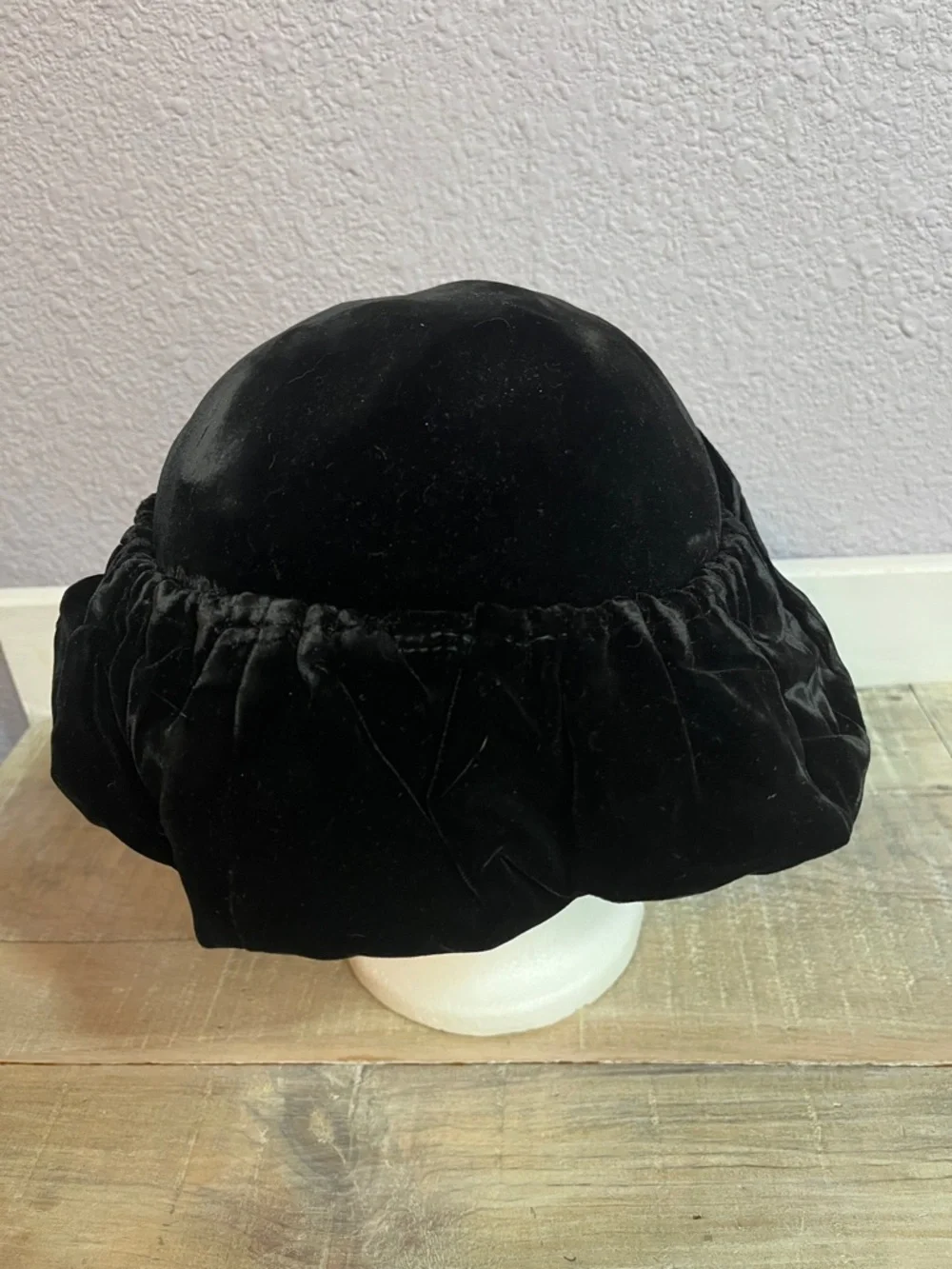 Vintage 40’s/50’s  Black Velvet Women's Cloche Hat with  Rhinestone Detail - Picture 3 of 7